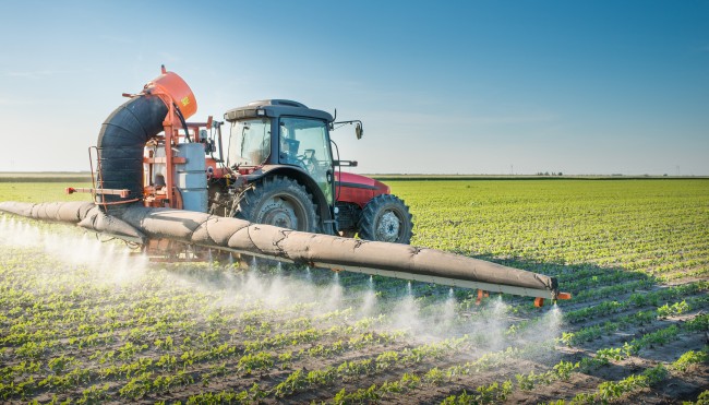 Feld wird gedüngt