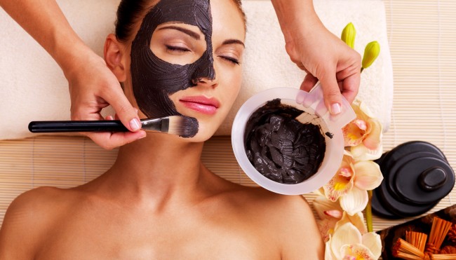 Schwarze Kosmetik Gesichtsmaske