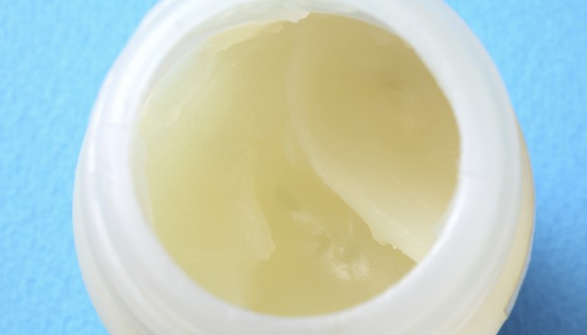 Hinter Diesen Inhaltsstoffen Deiner Kosmetik Steckt Erdol Gesundheit Codecheck Info